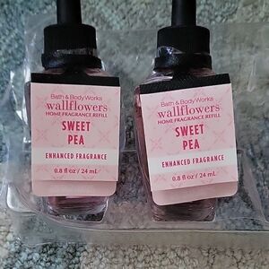 Bath & Body Works Sweet Pea Wallflowers Refill Duo - Pink